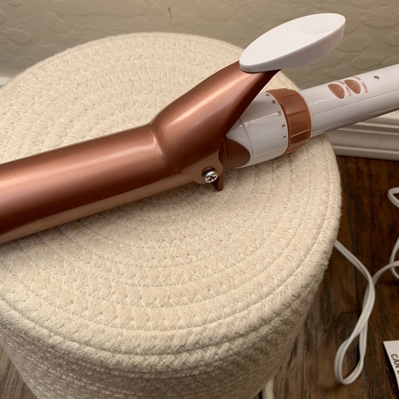 Conair 1 inch Curling Iron - Picture 2 of 2